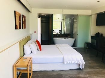 The Arrow Hotel
