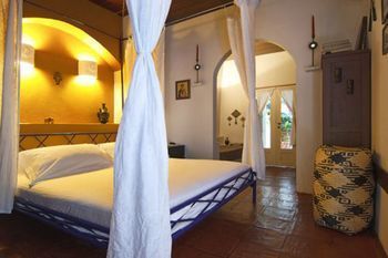Lez Lezards Bed & Breakfast