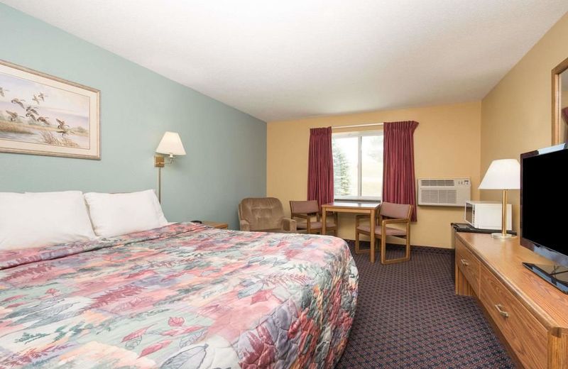 Super 8 by Wyndham Fergus Falls