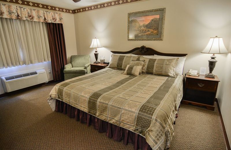 HEARTHSTONE INN & SUITES - BED AND BREAKFAST