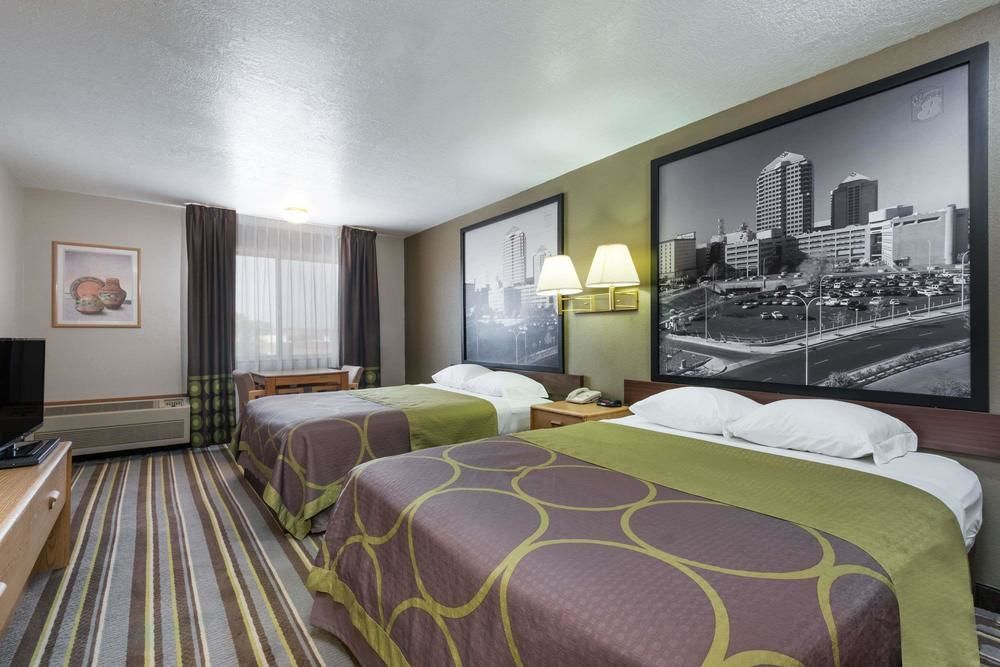Super 8 by Wyndham Bernalillo