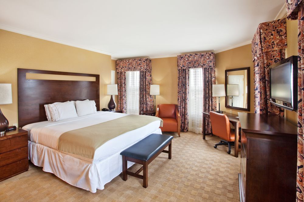 Holiday Inn Express Savannah - Historic District, an IHG Hotel