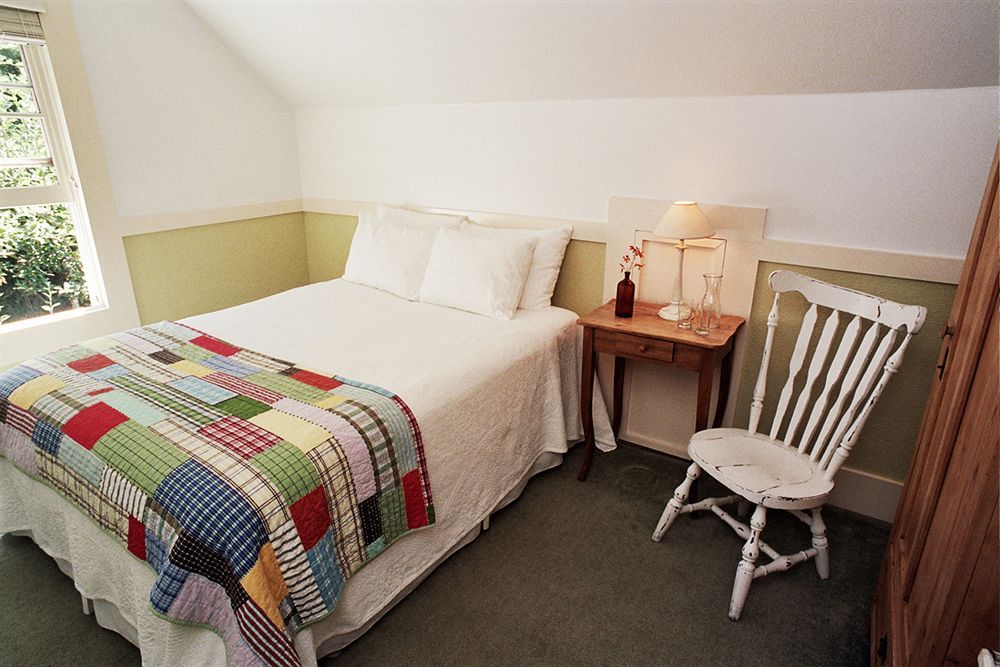 Valley Ford Hotel