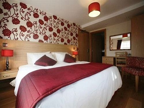 Crossways Inn