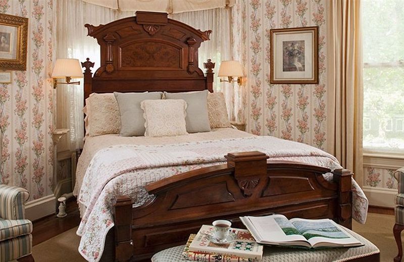 The Oaks Victorian Inn