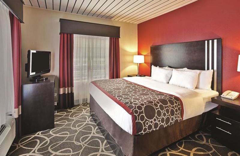 La Quinta by Wyndham Elkview - Charleston NE