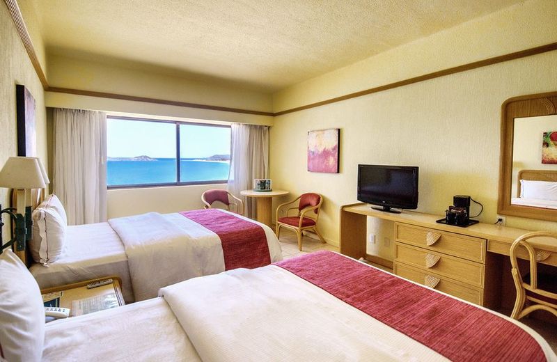 San Carlos Plaza Hotel, Beach & Convention Center