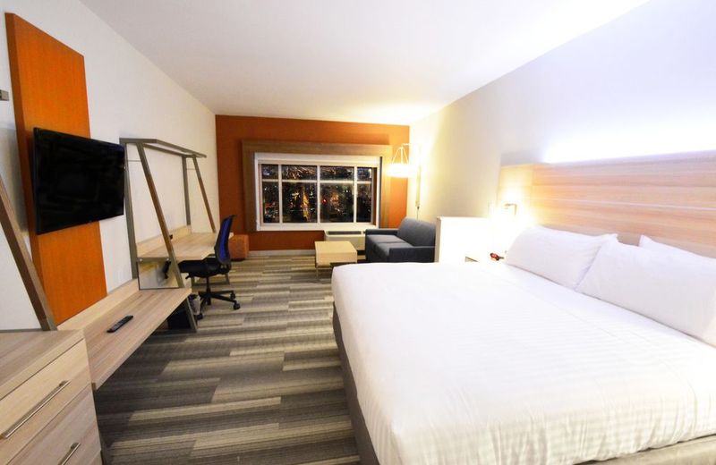 Holiday Inn Express & Suites Toledo South-Perrysburg, an IHG Hotel