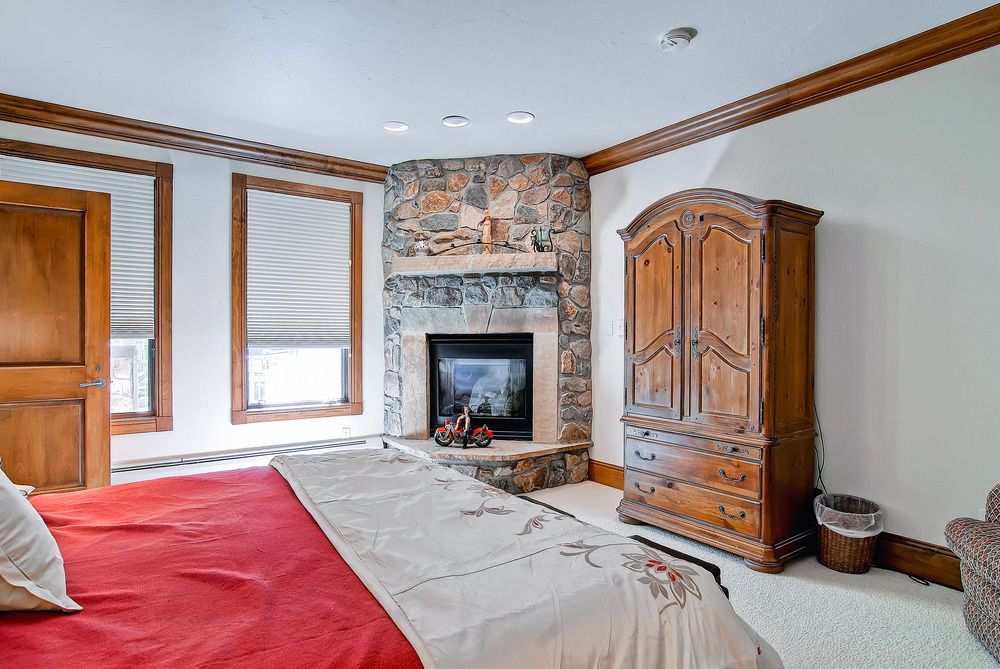McCoy Peak Lodge by East West