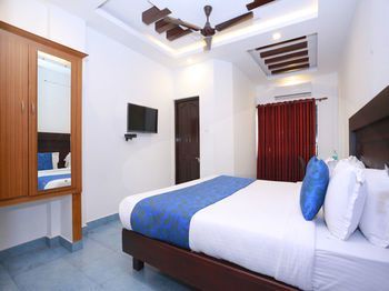 Vaccinated Staff - OYO 8964 Malabar Plaza Hotel