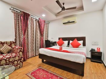 OYO 1635 Hotel Dash Continental