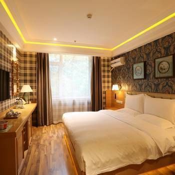 Chinas National Colours Fashion Theme Hotel