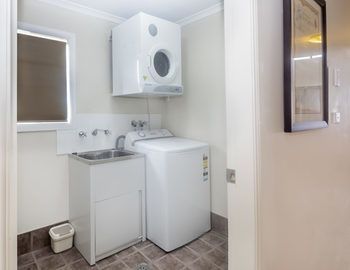 Eclipse 5 Spacious Townhouse with Wifi