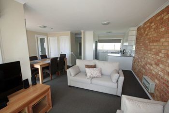 Beloka 9 - Overlooking Lake Jindabyne