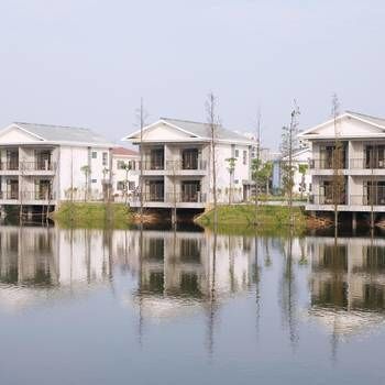 Longhu Island Hotel