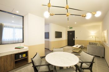 Nampo Hound Hotel Premier
