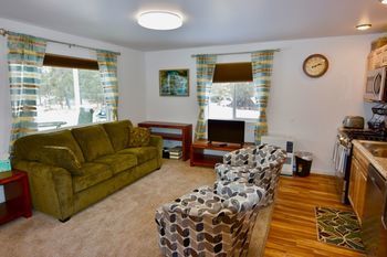 AK Vacation Cabins Woodland Hollow Log Cabin
