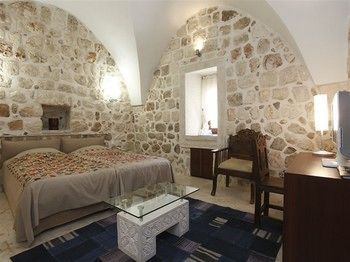 Kasr-i Nehroz Hotel