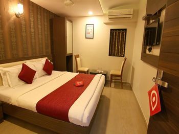 OYO 7042 Hotel Railway Inn