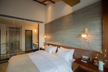 Lugu Lake Er San hotel