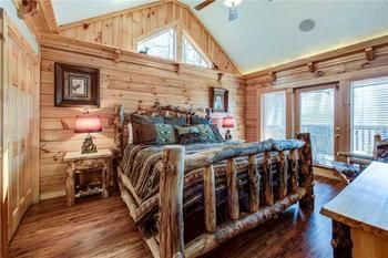 Majestic Point Lodge 5 Bedroom Mountain View Home with Hot Tub