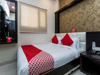 OYO 12128 Hotel Sajan Palace