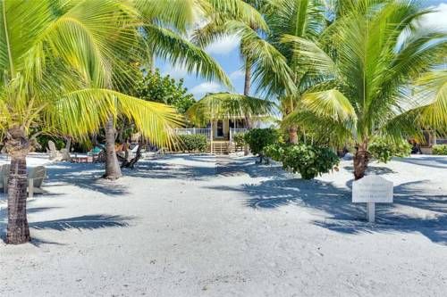 Tropical Paradise - Three Bedroom Home