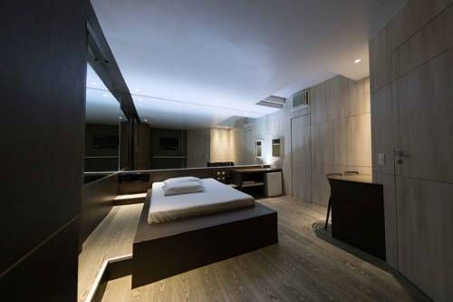 Snob Motel (Adult Only)
