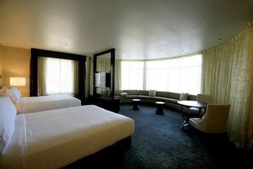 Holiday Inn Express & Suites Anaheim Resort Area, an IHG Hotel