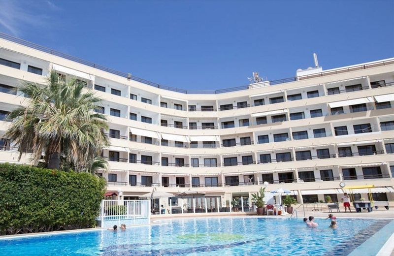 Pearly Grey Ocean Club