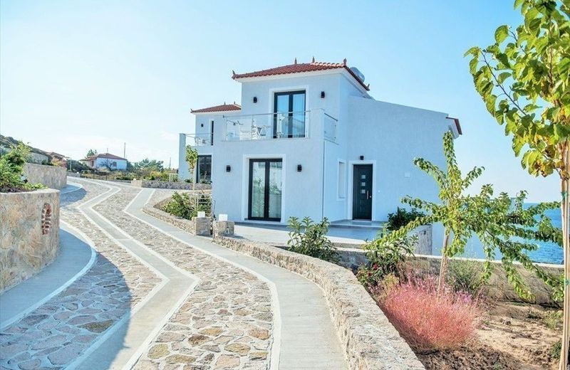 Eleia Seafront Suites & Villas