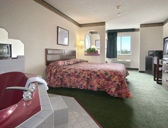 Super 8 By Wyndham Wapakoneta