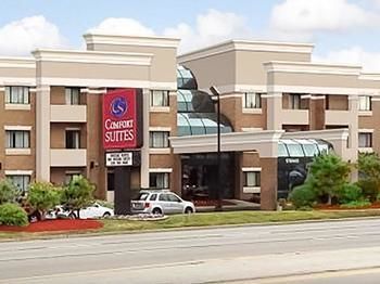 Comfort Suites Oakbrook Terrace near Oakbrook Center