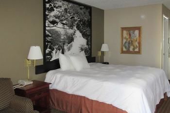 Econo Lodge Inn & Suites Manchester