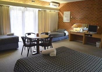 Quality Hotel Melbourne Airport