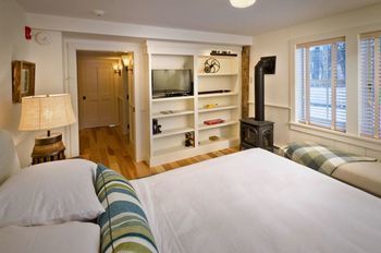 Hill Farm Inn