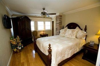 THE BRANSON HOUSE - BED AND BREAKFAST - ADULT ONLY