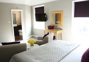 The Warwick Arms Hotel