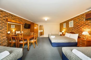 Hume Country Motor Inn