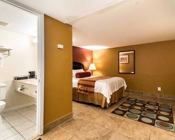 Rodeway Inn & Suites