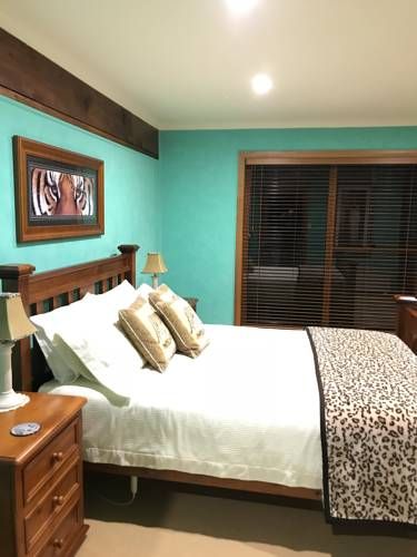 WISTERIA LODGE