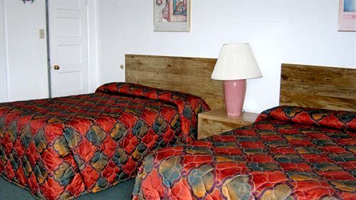 Deluxe Inn