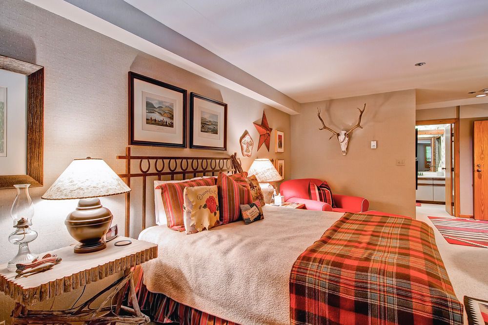 Kiva Lodge by East West Hospitality