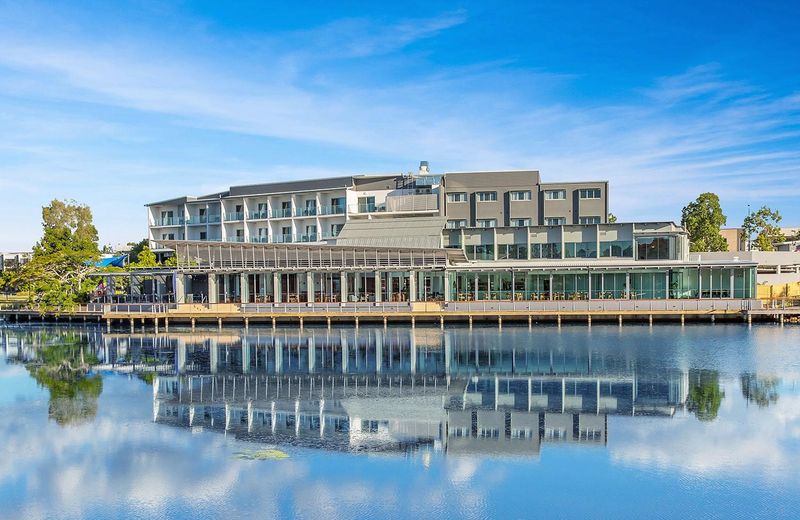Best Western Plus North Lakes Hotel