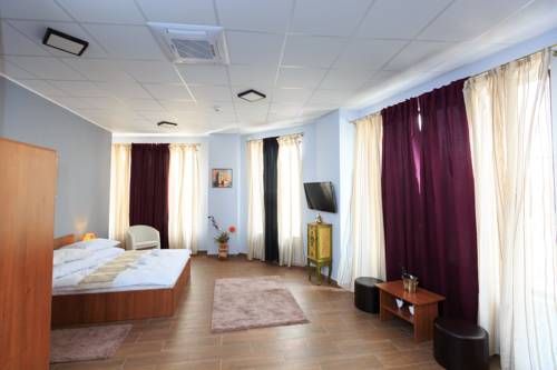 Corner Center Rental