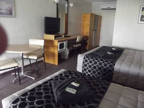 Country Roads Motor Inn