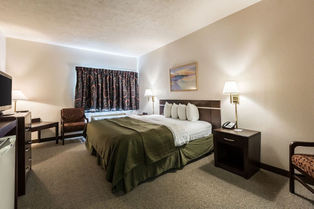 Quality Inn & Suites West Omaha - NE Linclon