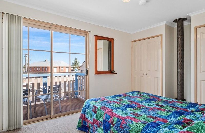 Amoshouse & Swansea Ocean Villas