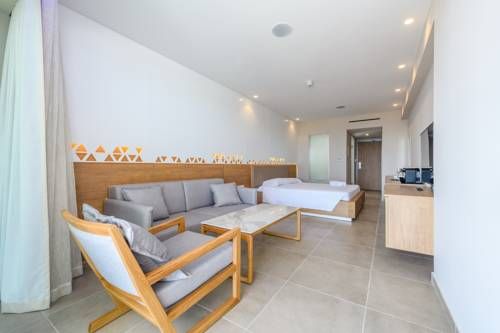 Seasons Hotel (Adults Only)