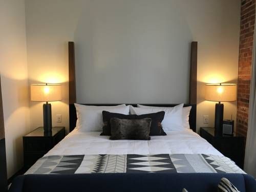 Crossroads Hotel